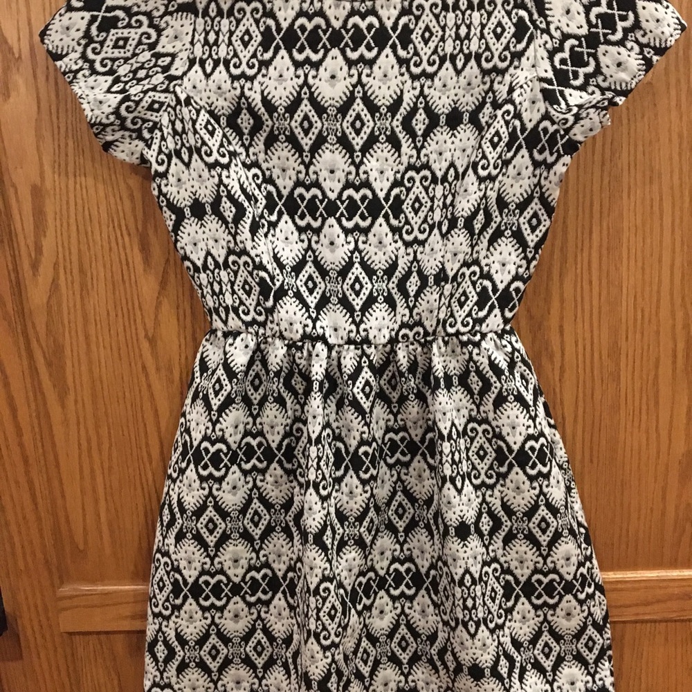 Elegant Black and White Geometric Mini Dress